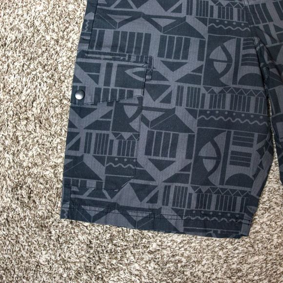 Nike Geometric Shape Shorts Size 30 Medium - Picture 3 of 4